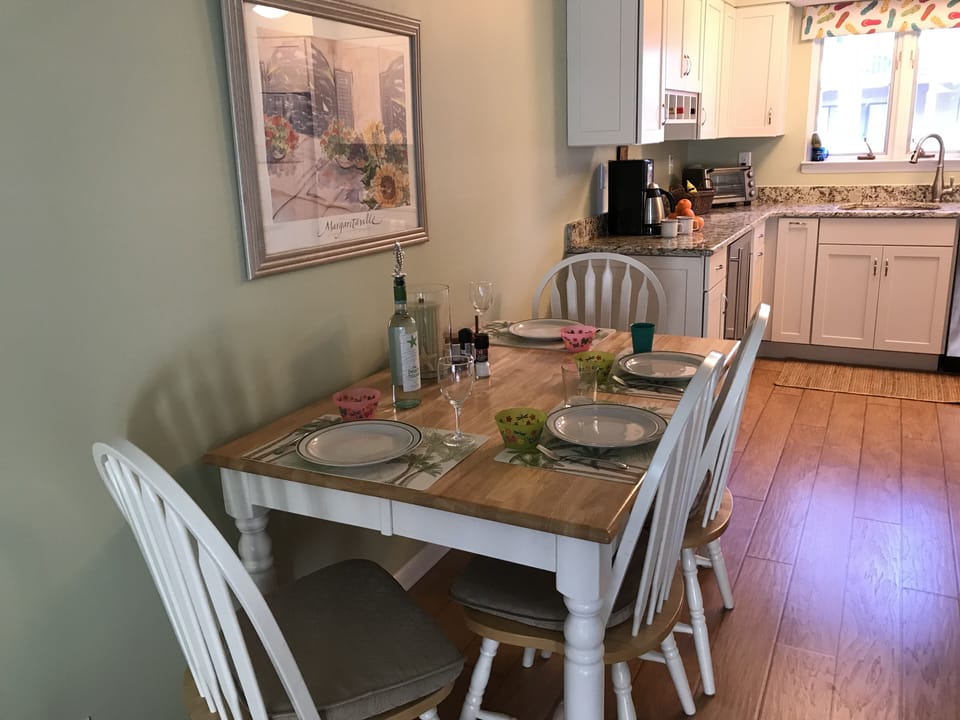 Dining area, seats 6