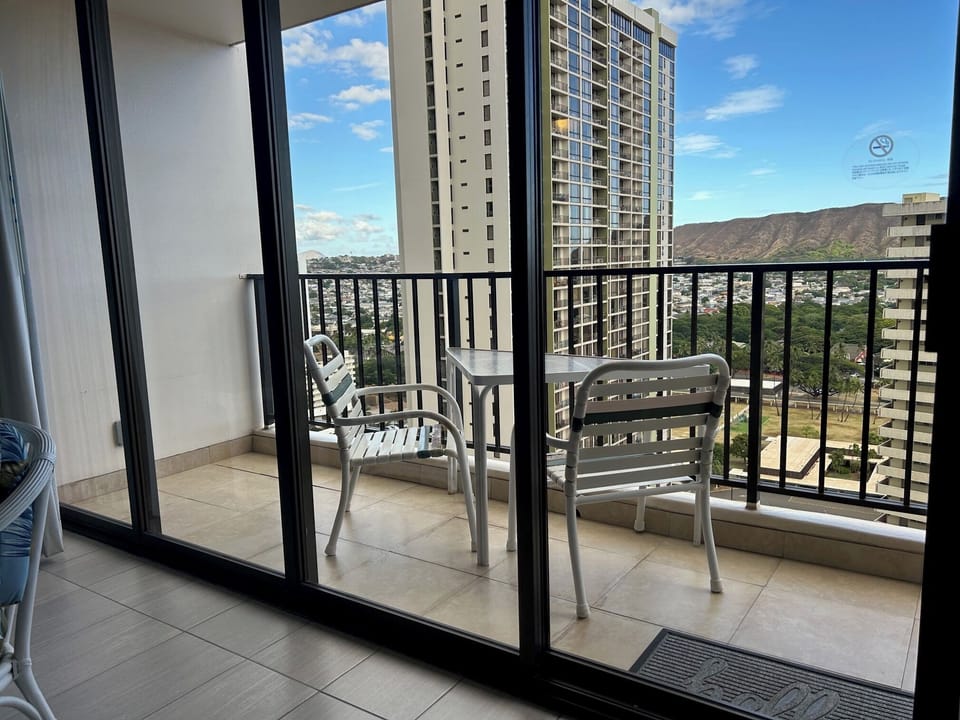 Seating on Lanai with Ocean and Diamond Head Views. Looking over the sixth floor pool & recreation deck.