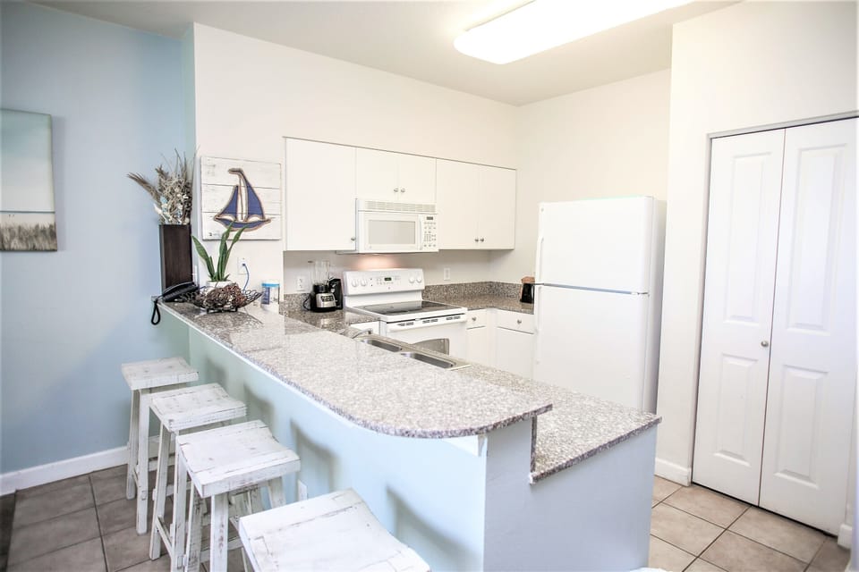 Kitchen with Breakfast Bar