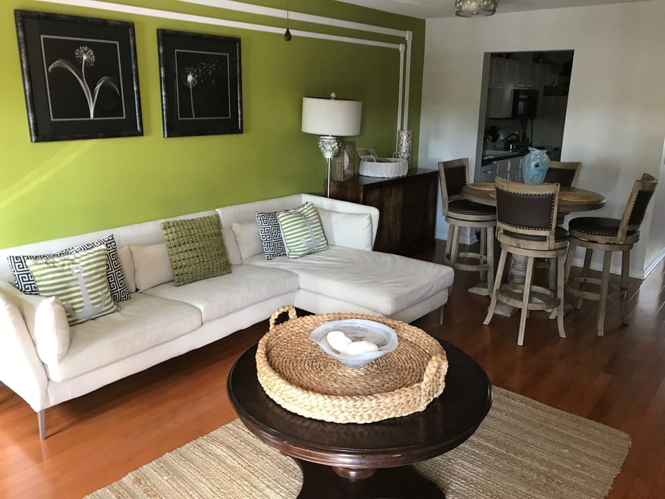 LIVING ROOM
 DINNING ROOM