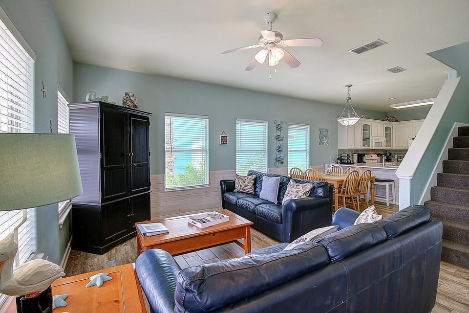 Living Area - Spacious living and dining area with an easy flow to the kitchen