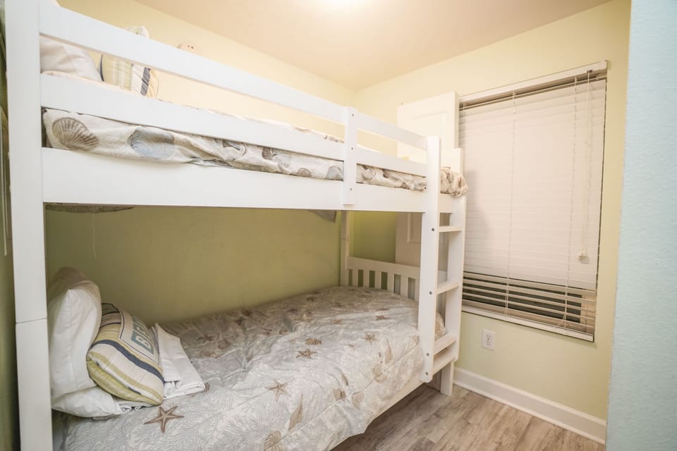 Bunk Alcove