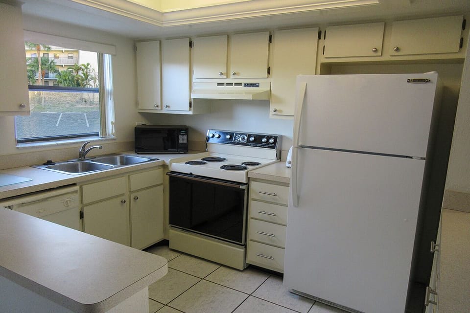 Estero Cove 411 Kitchen