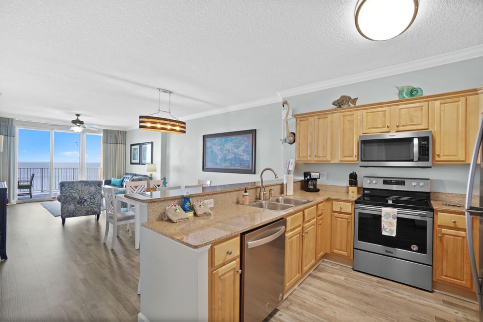 Pots, pans, air fryer - all you need for cooking in the condo!