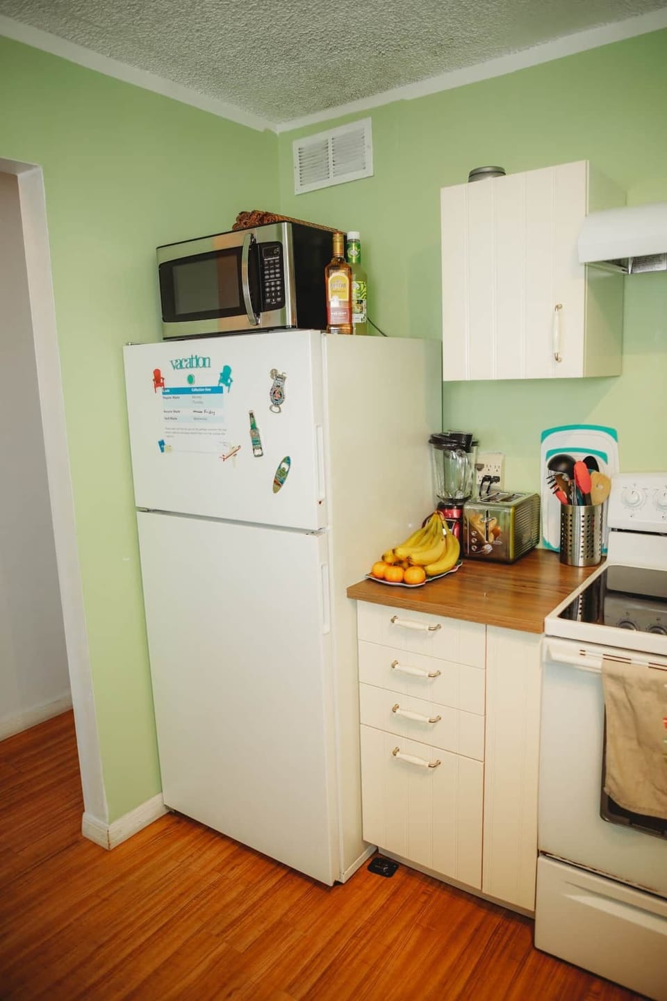 Fully equipped kitchen (1)