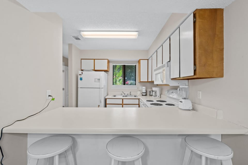 Kitchen with Breakfast Bar