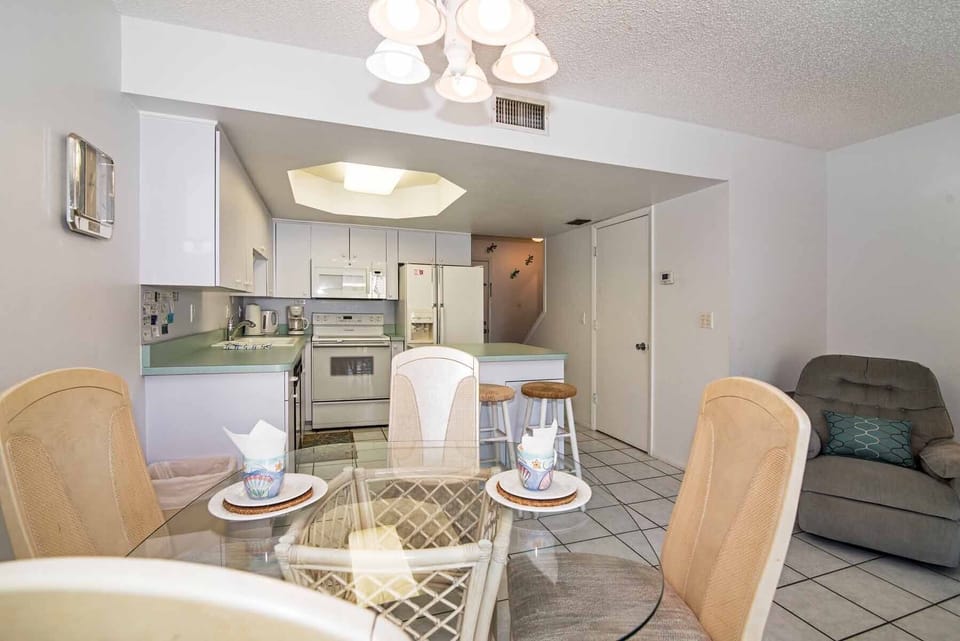 Kitchen Dining area