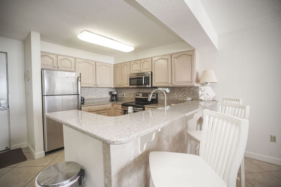 Kitchen with Breakfast Bar