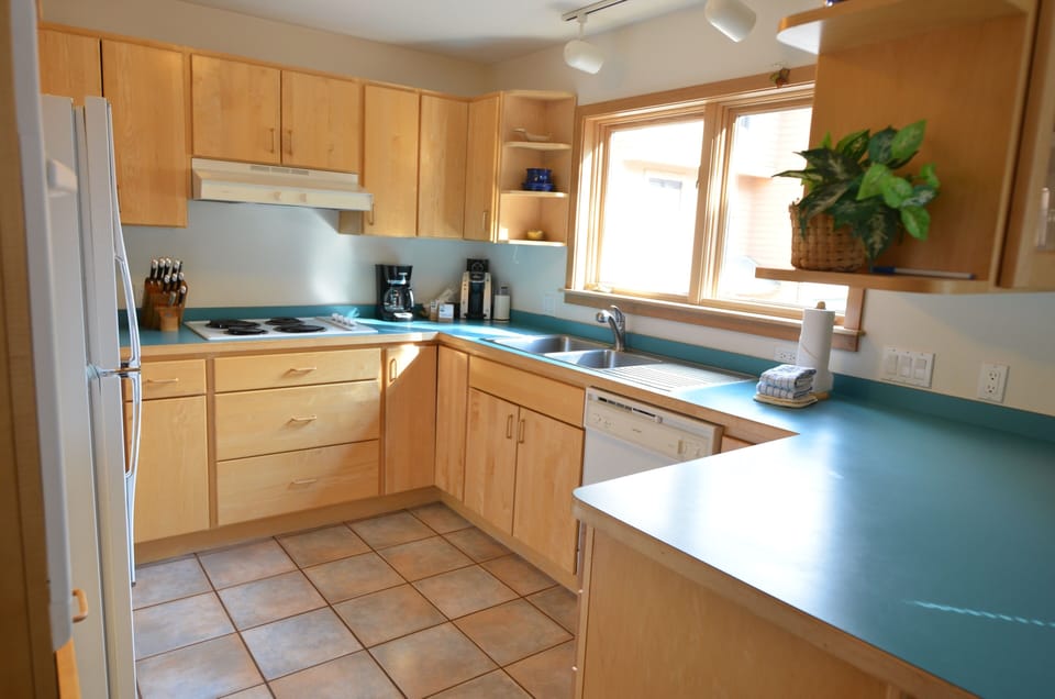 Fully Equipped Kitchen - The fully equipped kitchen has everything the guests will need for their stay.