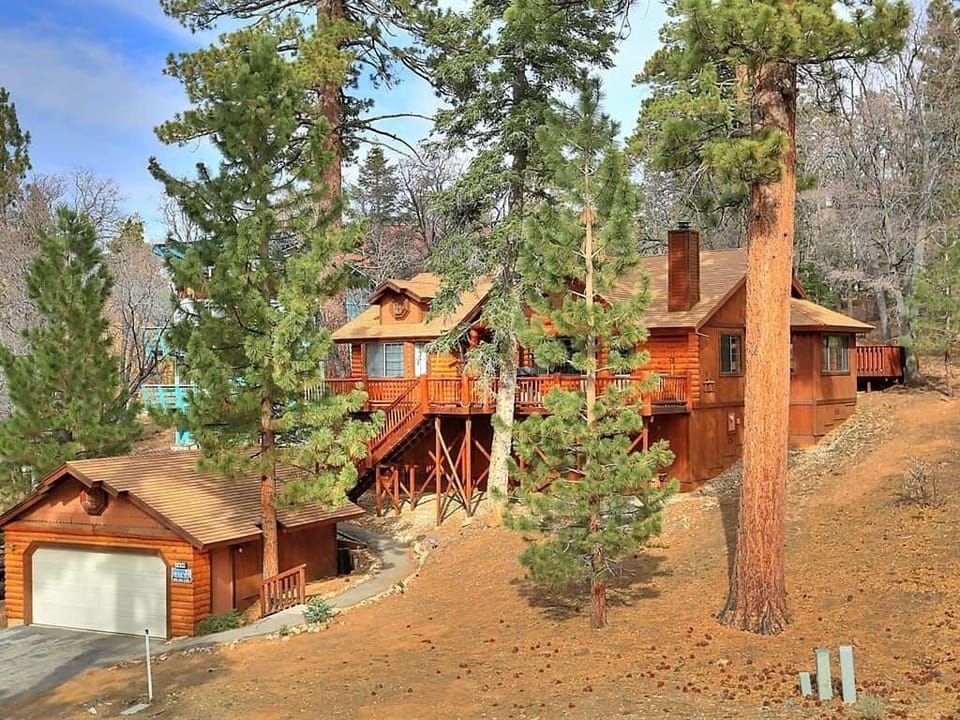 This picturesque Big Bear property has everything you will need to enjoy a perfect Mountain vacation! 3 Bedrooms, 2 Bath, Sleeps 7
