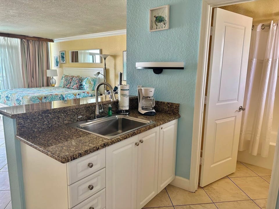 Kitchenette 2