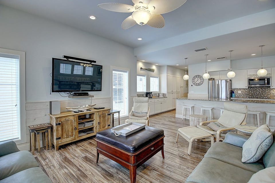Indoor - Enjoy family movie night on the 55' flat screen!