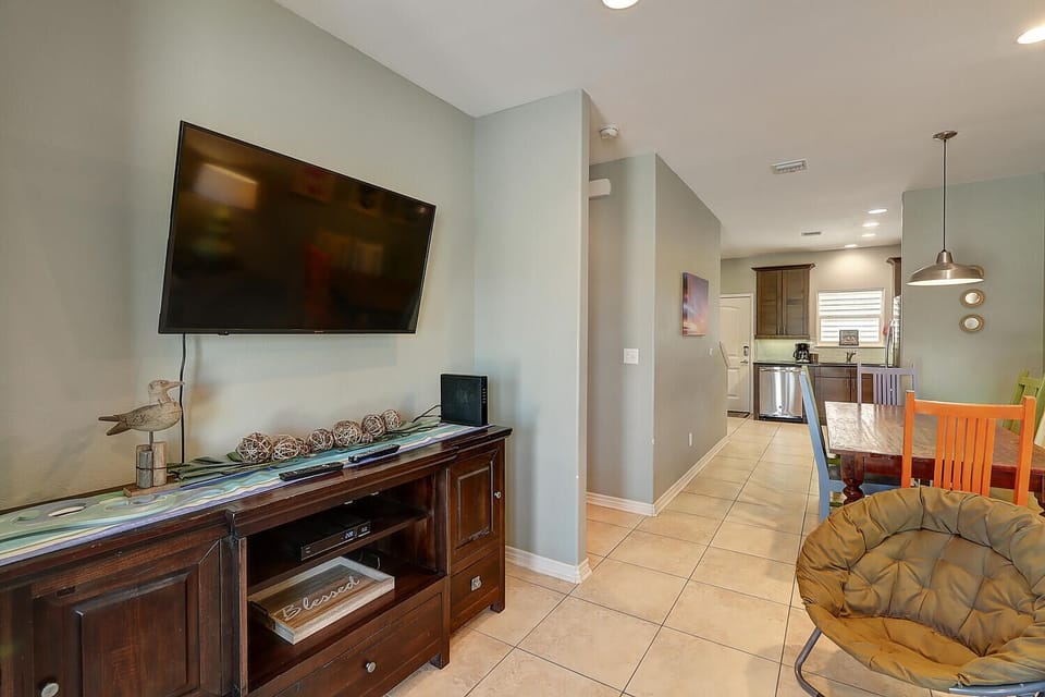 Indoor - Spacious & Sunlit: Flowing Living, Dining, and Kitchen Areas