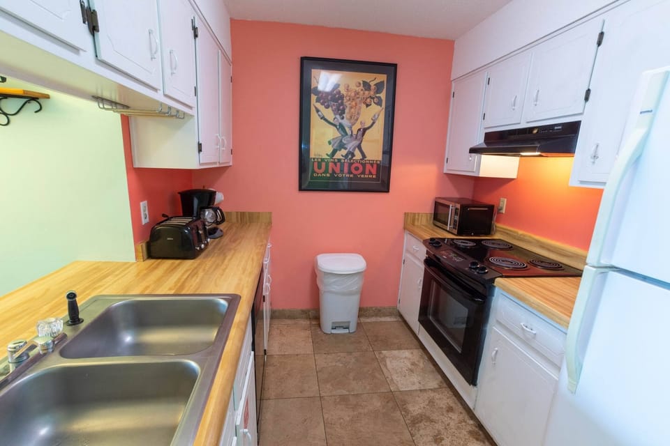FULLY EQUIPPPED KITCHEN - FULLY EQUIPPPED KITCHEN