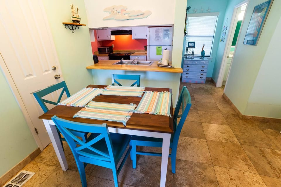DININIG/KITCHEN BAR - DINING/KITCHEN BAR