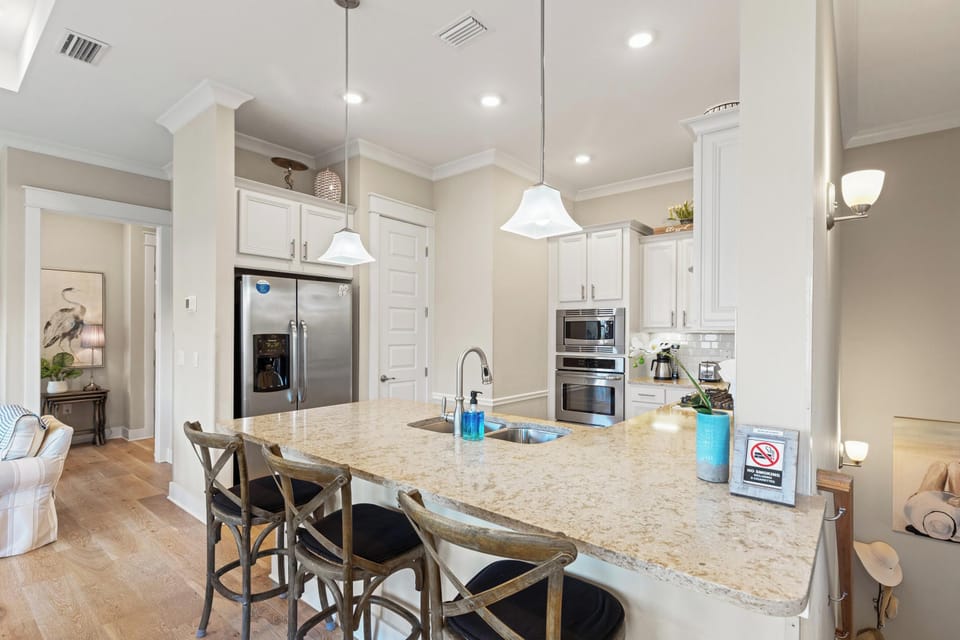 Kitchen with Breakfast Bar
