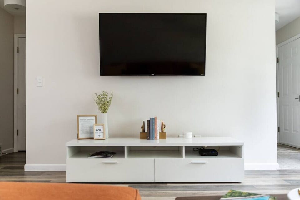 Entertainment center