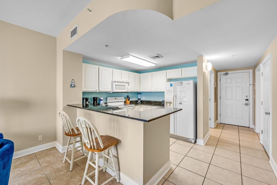Kitchen with Breakfast Bar