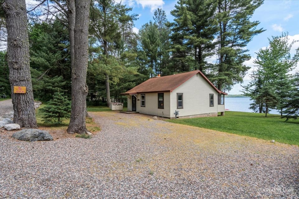 Lakefront Cabin #6 - The Walleye (537)