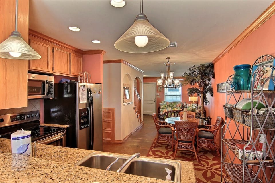 Indoor - Open spaces perfect for family gathering!