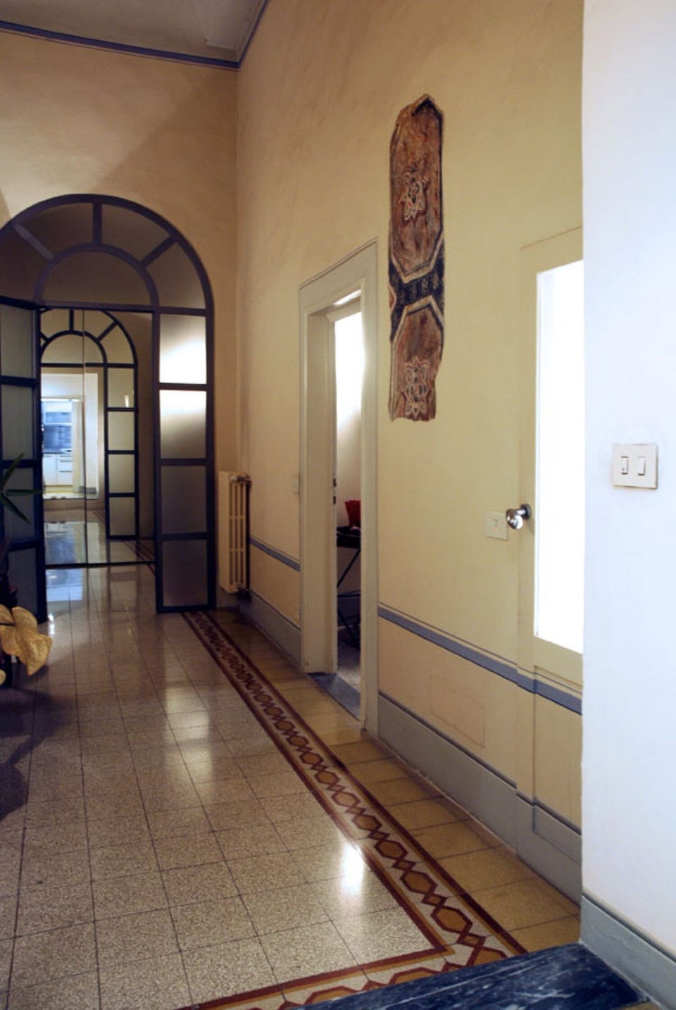 High celings with authentic Renaissance fresco on the wall !