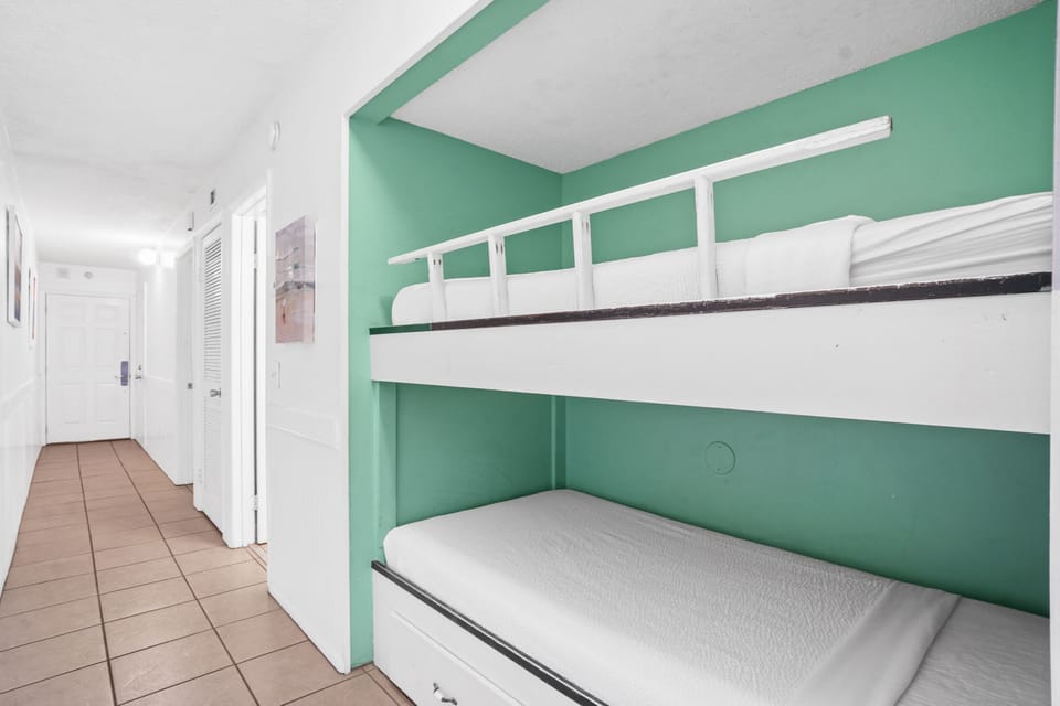 Bunk Alcove