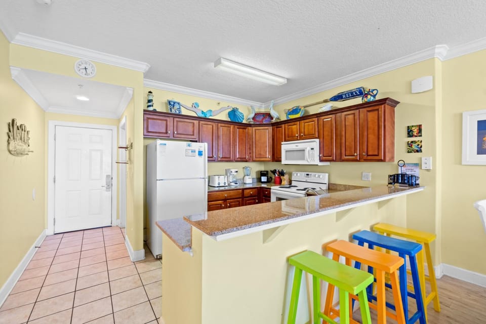 Kitchen with Breakfast Bar