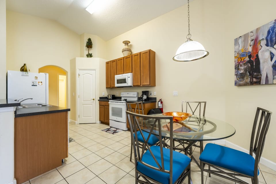 Kitchen with breakfast seating