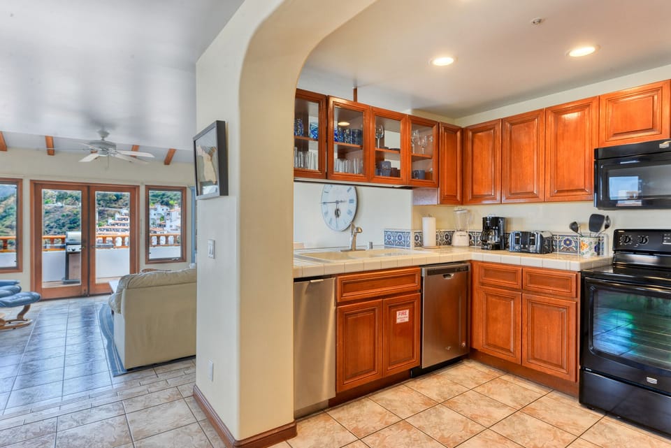 H1785 - Kitchen Table