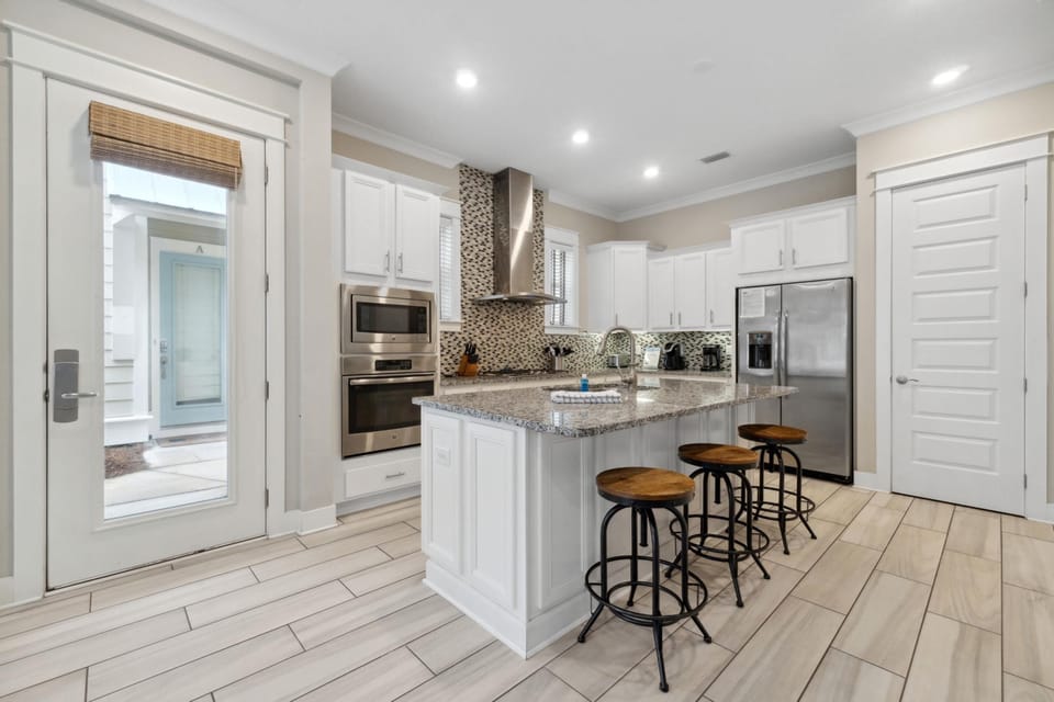 Kitchen with Breakfast Bar