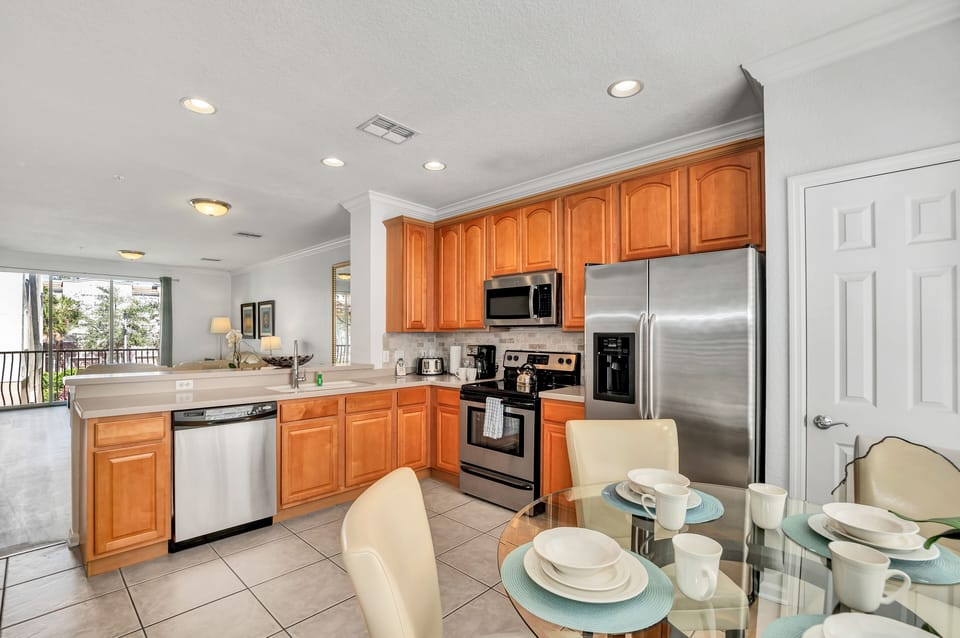 This stylish kitchen captures the essence of modern design, blending functionality and aesthetics seamlessly for a perfect cooking and gathering space.