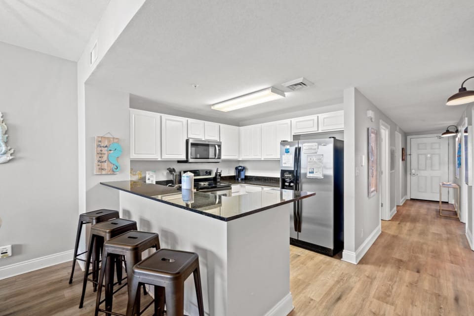 Kitchen with Breakfast Bar