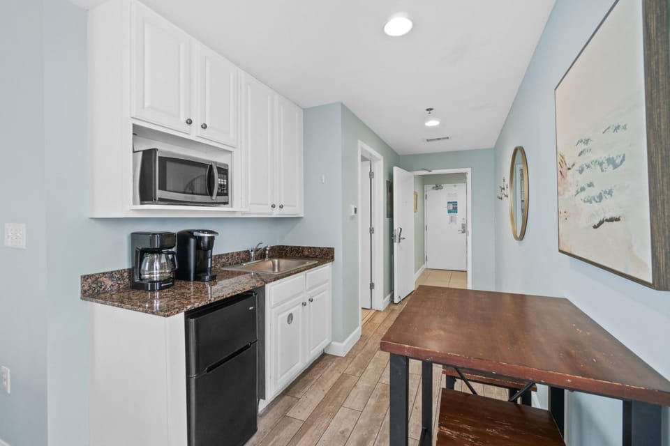 Kitchenette and Dining Area