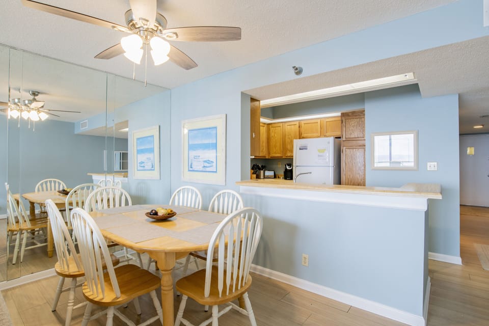 Perdido Sun 912  Dining Area and Kitchen