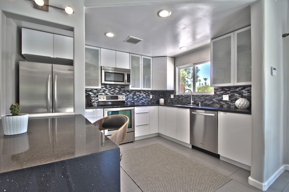 K0504 - 08 - KITCHEN.jpg