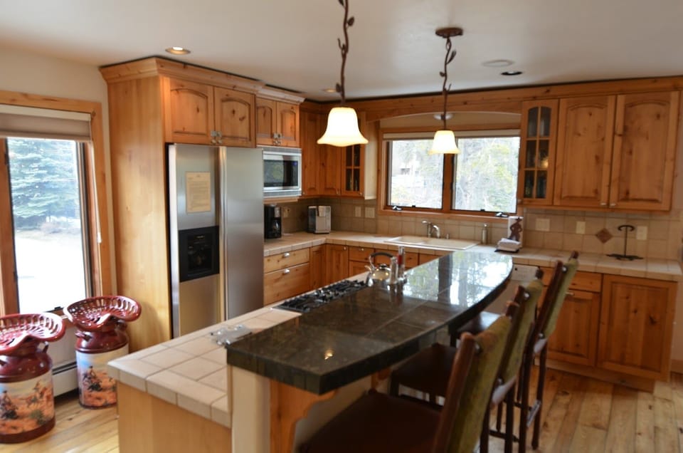 Fully Equipped Kitchen - Fully equipped kitchen with bar and dining area.