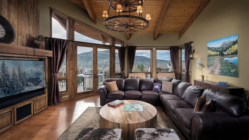 Great Room, Main Level - Plush leather sectional with big screen TV and mountain views