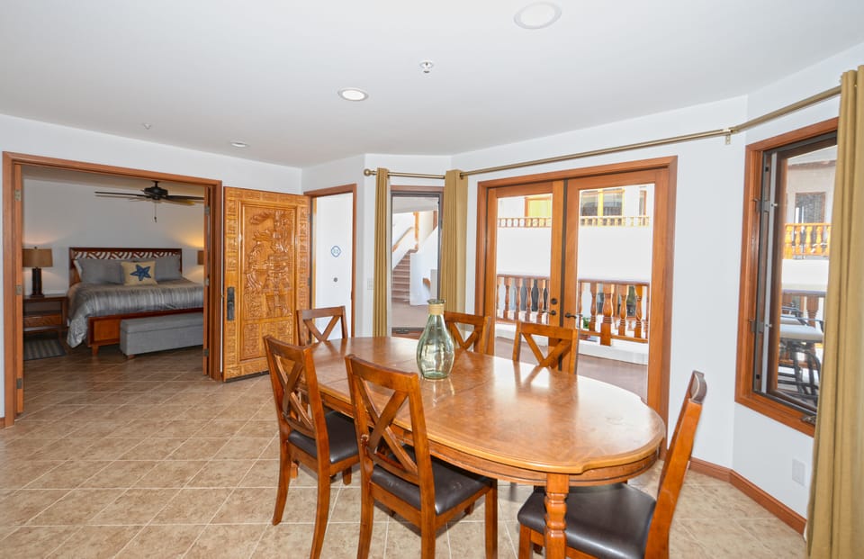 H1782 -Front Door to Dining Area.jpg