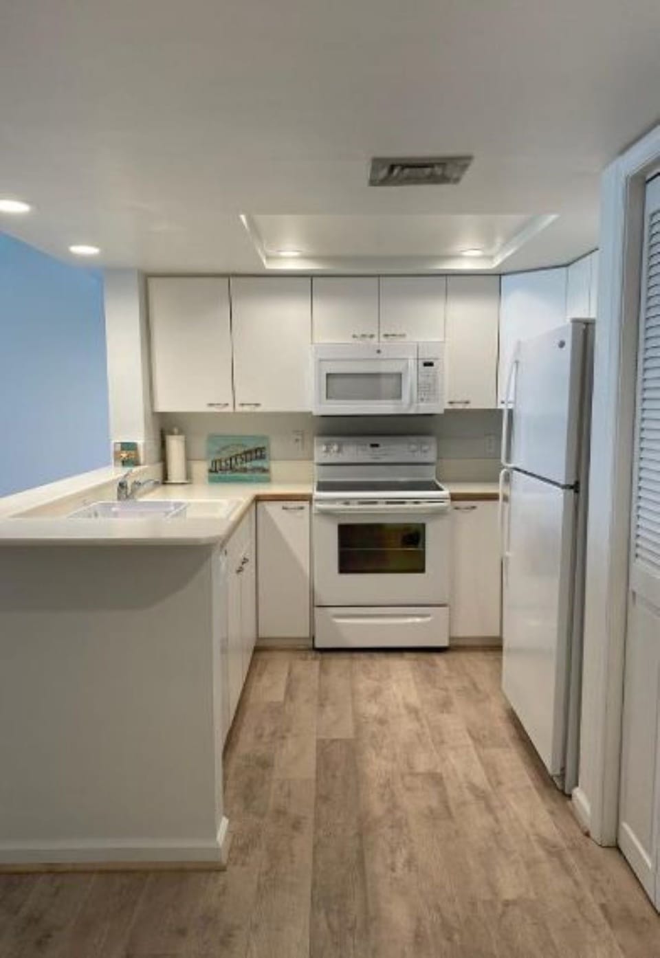 COMPLETE KITCHEN
