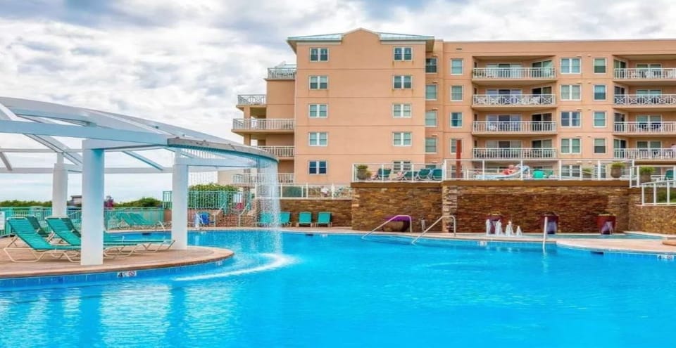 ON YOUR WAY BACK FROM THE BEACH, TAKE A DIP IN THE OCEANFRONT POOL