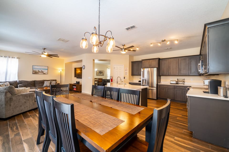 Formal dining table seating for 8