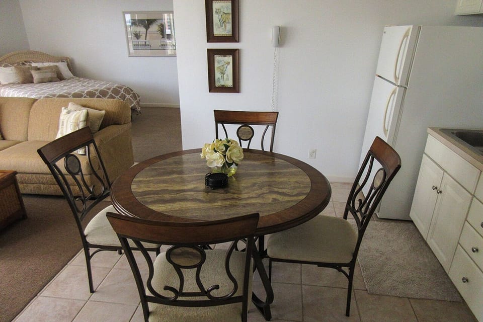 Dining Area for 4
