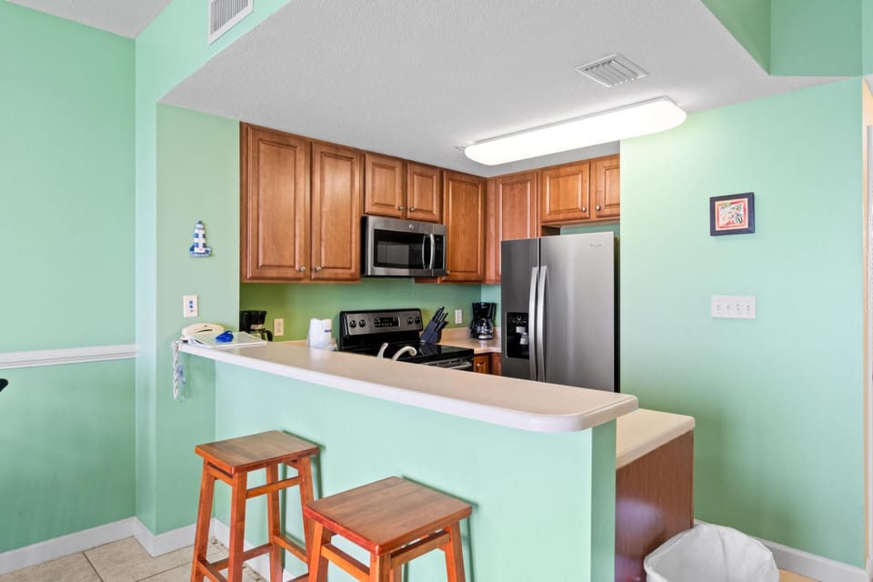 Kitchen with Breakfast Bar