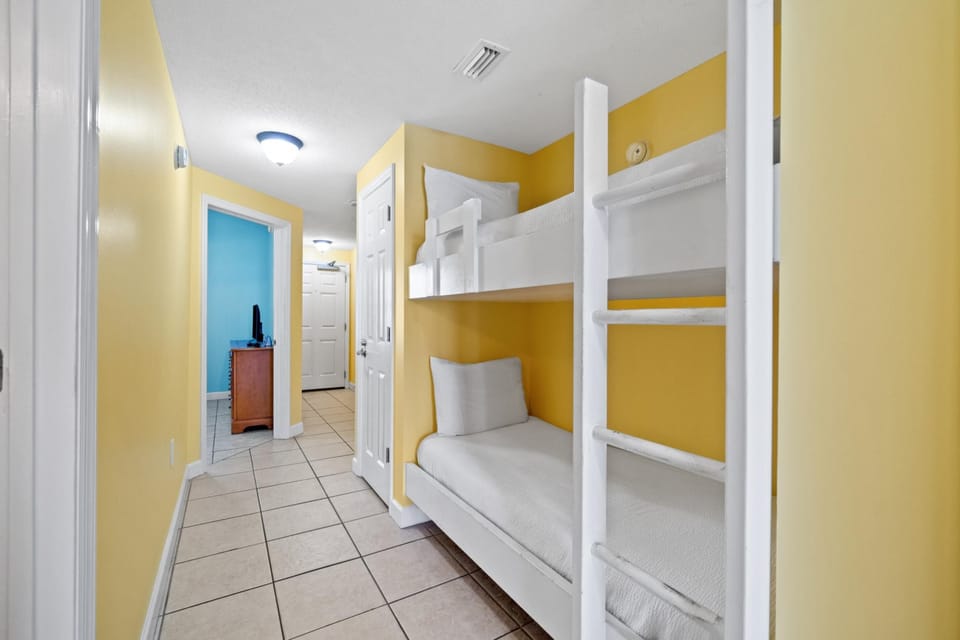 Bunk Alcove