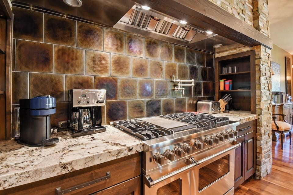 Picture yourself preparing a gourmet meal on this pro-grade range with a gleaming pot-filler faucet overhead. The spacious granite counters and stylish backsplash give you plenty of room to cook and create memories together.