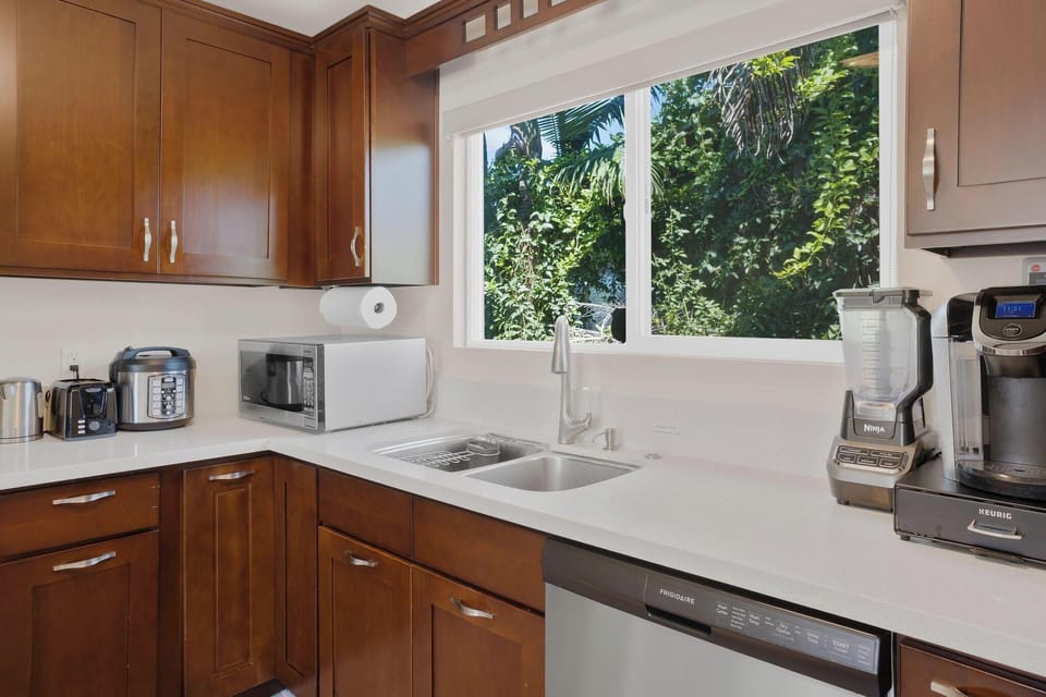 Fully stocked kitchen with all new stainless appliances