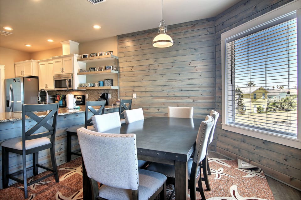 Dining area - Dining table seats 6 with 3 seats at the breakfast bar.