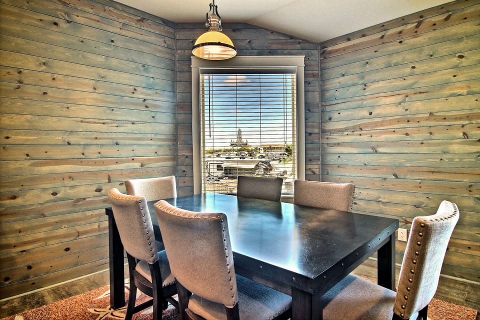 Dining area - Cozy dining room ideal for intimate conversation and connection