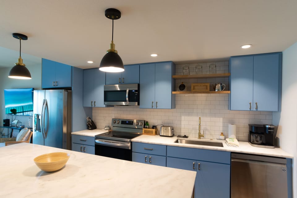 CUSTOM LUXURY  KITCHEN ALL NEW TOP OF THE LINE APPLIANCES - CUSTOM LUXURY KITCHEN ALL NEW TOP OF THE LINE APPLIANCES