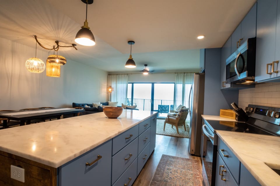 CUSTOM MODERN OPEN KITCHEN DESIGN - CUSTOM MODERN OPEN KITCHEN DESIGN